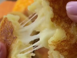 Картофельные сырники, кадр из видео