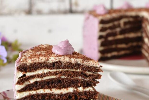 Без духовки та за 15 хвилин: рецепт шоколадного торта на сковороді, який приховують усі кулінари