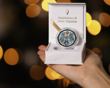 Нова монета "Новорічна іграшка". Фото НБУ