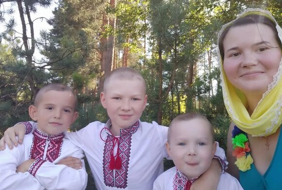 Священник потерял жену и маленького сына в страшном ДТП, Украина в слезах: "Были дружными, любили"