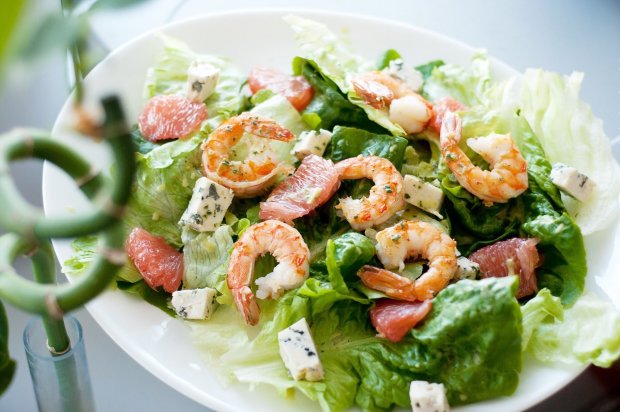 Легкий салат с морепродуктами: пошаговый рецепт, который понравится каждому