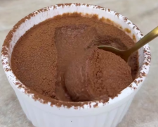 Шоколадний десерт із хурми, кадр з відео