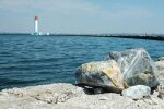 Чорне море біля узбережжя Одеси на початку літа