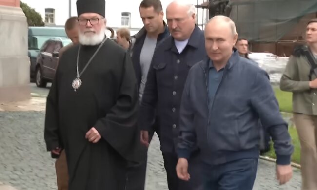 Владимир путин и Александр Лукашенко в соборе, кадр из видео