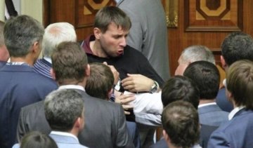Політолог назвав розцінки парламентських "бойовиків"