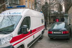 У Києві двірник натрапив на труп із чорним обличчям і напівживого чоловіка, - "лежали разом"