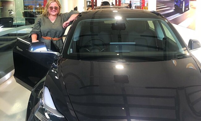 Аннабель Бретт, кадр з відео