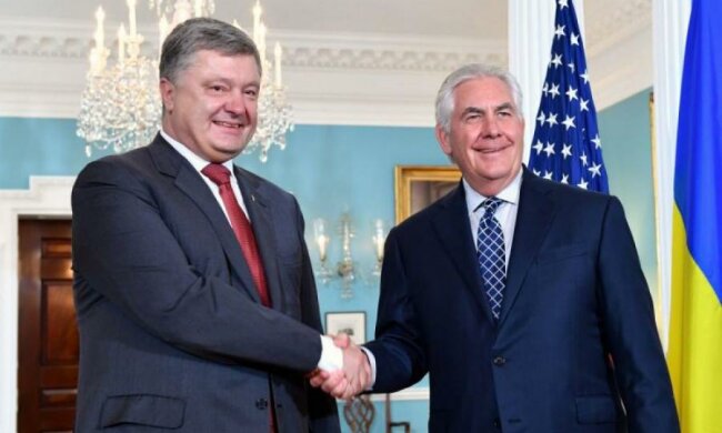 Порошенко попросил Тиллерсона выгнать Путина из Украины