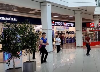 Sportmaster продолжает работать в Украине: Фото скриншот из Youtube