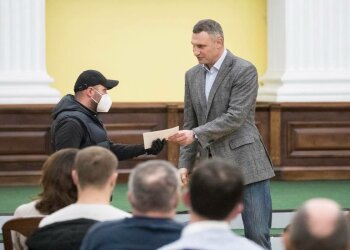 Віталій Кличко вручив квартири учасникам АТО: Facebook