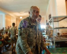 Паркетным генералам на заметку: как питаются бойцы АТО