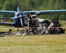 Російський літак впав на житлові будинки: моторошні кадри
