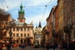 Платять скільки не шкода: молоді львів'янки заробляють оригінальним способом, під прицілом - чоловіки
