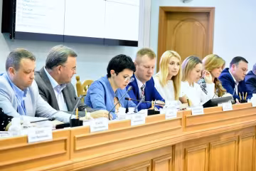 Безліч "слуг народу": кандидатів до Ради почали масово "клонувати", українців закликають бути уважними