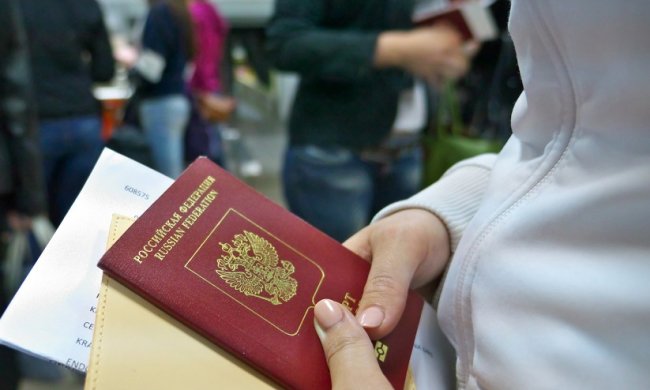 Подвійне громадянство в Україні: отримати паспорт Польщі, Росії чи Угорщини стане складніше