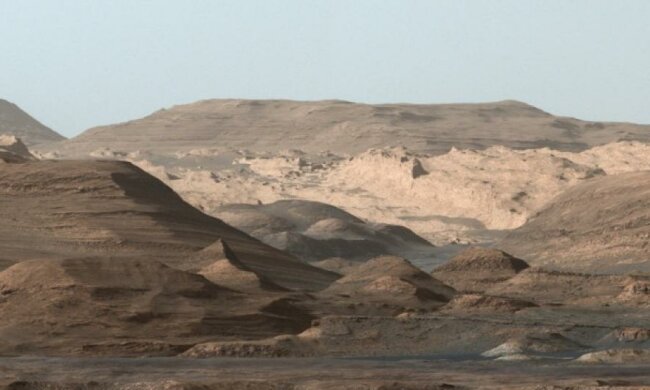 Curiosity зробив фото "залізних гір" в кратері Гейла на Марсі