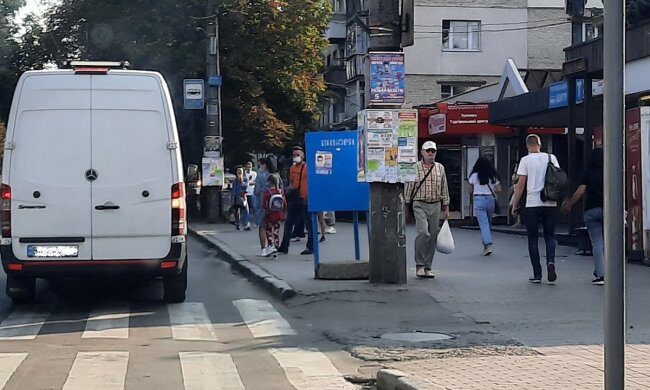 В Хмельницком агитируют с нарушениями, фото oporaua.org