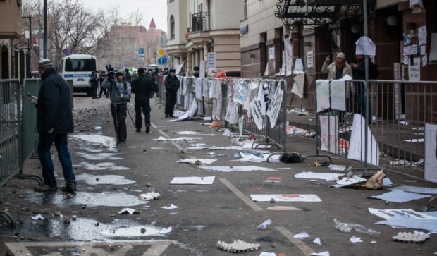 Посольство Турции в Москве забросали камнями (фото)