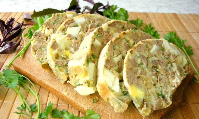 Великдень 2019: смачний рецепт рулету з куркою і грибами