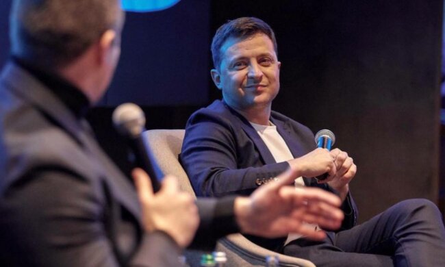 Владимир Зеленский пообещал вакцинированным пенсионерам по смартфону: "Доступны всем"