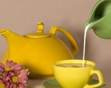 Вчені розвіяли міф про користь чаю з молоком