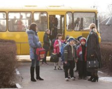 Пьяный водитель школьного автобуса попался копам: видео