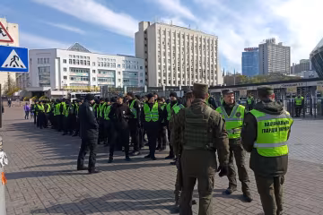 Порошенко провел дебаты на "Олимпийском" с самим собой: как это было