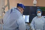 У маленької українки відмовили ноги, мама благає допомогти мандрівниці у візку - "Сашенька мріє зробити крок"