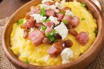 Гуцульський банош зі шкварками та грибами