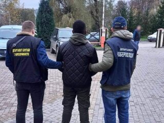 Во Франковске задержали иностранца, фото: Facebook Полиция Ивано-Франковской области
