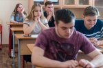 Лишний год в школе и никаких репетиторов: распространенные страхи вокруг реформы старшей школы