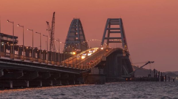 Кримський міст впаде у будь-який момент: міністр шокував прогнозом