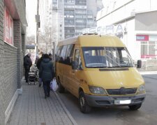 У Дніпрі збуджена парочка розгубила секс-іграшки по всій маршрутці, "трохи захопилися": пікантне відео