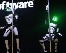 Помилки зближують роботів з людьми