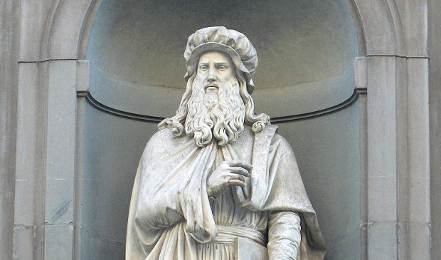 Статуя Леонардо да Винчи в итальянском городе Флоренции