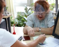 Появился список банков, где украинцы получат зарплаты и пенсии
