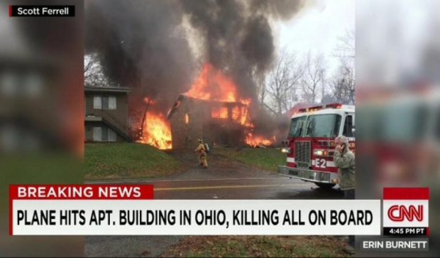 Самолет упал на жилой дом в Огайо: погибли девять человек