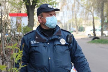Полицейский, фото из свободных источников