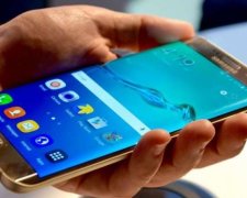 У Samsung придумали, як здешевити преміум-смартфони
