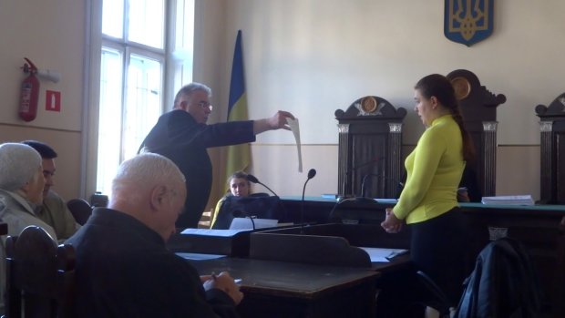 Розлючена львів'янка завернула чоловіка кадилом: не пускав до церкви