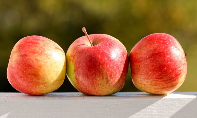 Три яблока. Фото: Pinterest