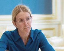 Не урядова робота: міністра застукали у несподіваному місці