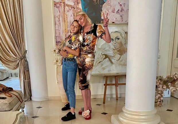 Анастасия Волочкова с дочерью, фото - https://www.instagram.com/volochkova_art/