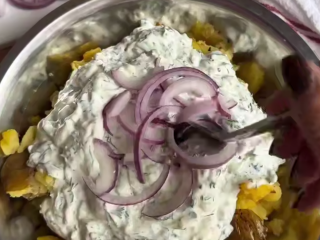 Картофельный салат, кадр из видео