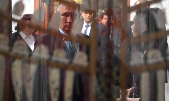 Путина занесло в Украину: мало войны - приехал лично