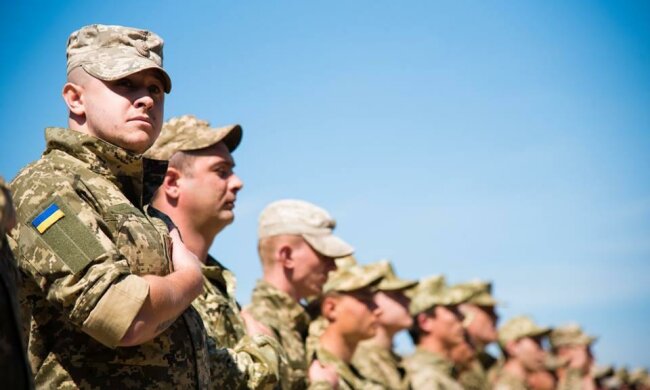 Прострелили обе ноги: в Киеве военные схватились за пушки, видео экшна