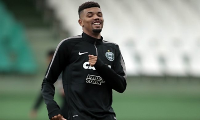 Футбольный клуб “Динамо” усилится бразильским защитником