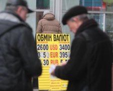 Курс валют на 25 декабря: доллар сдался на милость гривне