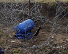 Колючий дріт на кордоні Угорщини не зупинив мігрантів