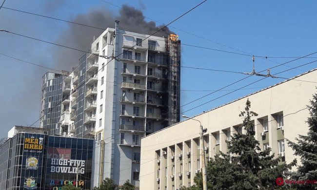 У Києві спалахнула багатоповерхівка, пекельний дим забрав життя двох малюків: моторошне відео